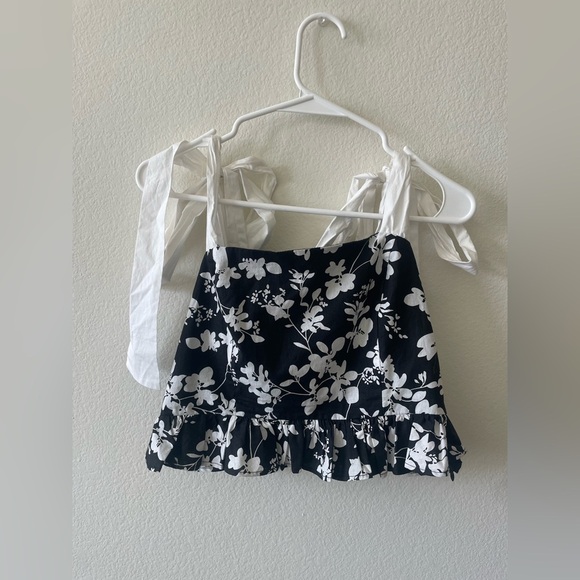 Endless Rose black and white floral cropped tank top with adjustable straps - Picture 3 of 5